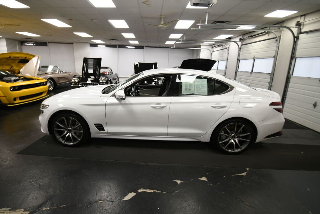 Used 2025 Genesis G70 2.5T image 5