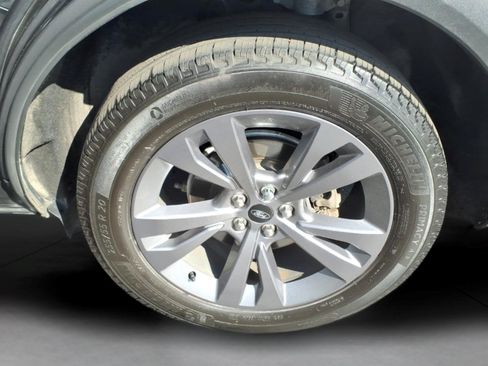 Used 2023 Ford Explorer XLT w/ Equipment Group 202A AWD/4WD image 15
