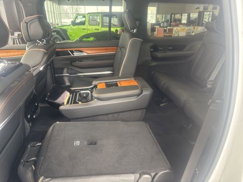 New 2025 Jeep Grand Wagoneer Series III w/ HD Trailer Tow Package AWD/4WD image 38