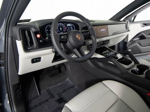New 2026 Porsche Cayenne Coupe AWD/4WD image 4