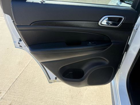 Used 2018 Jeep Grand Cherokee Altitude image 18