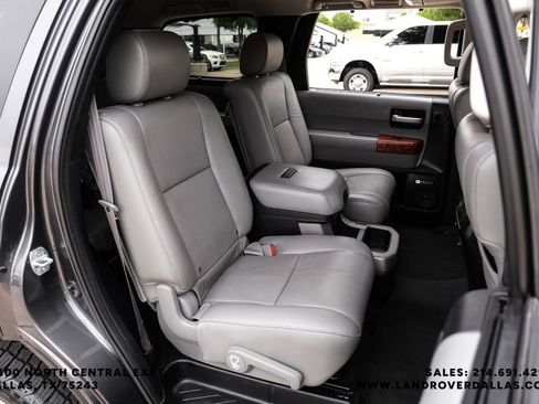 Used 2019 Toyota Sequoia Platinum AWD/4WD image 39