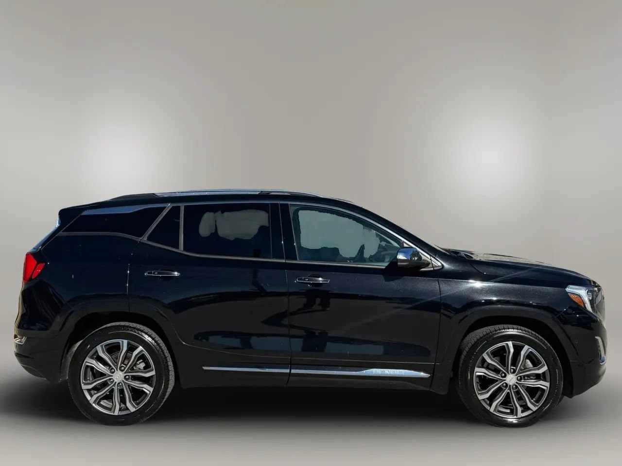 Used 2020 GMC Terrain Denali w/ Denali Premium Package AWD/4WD image 8