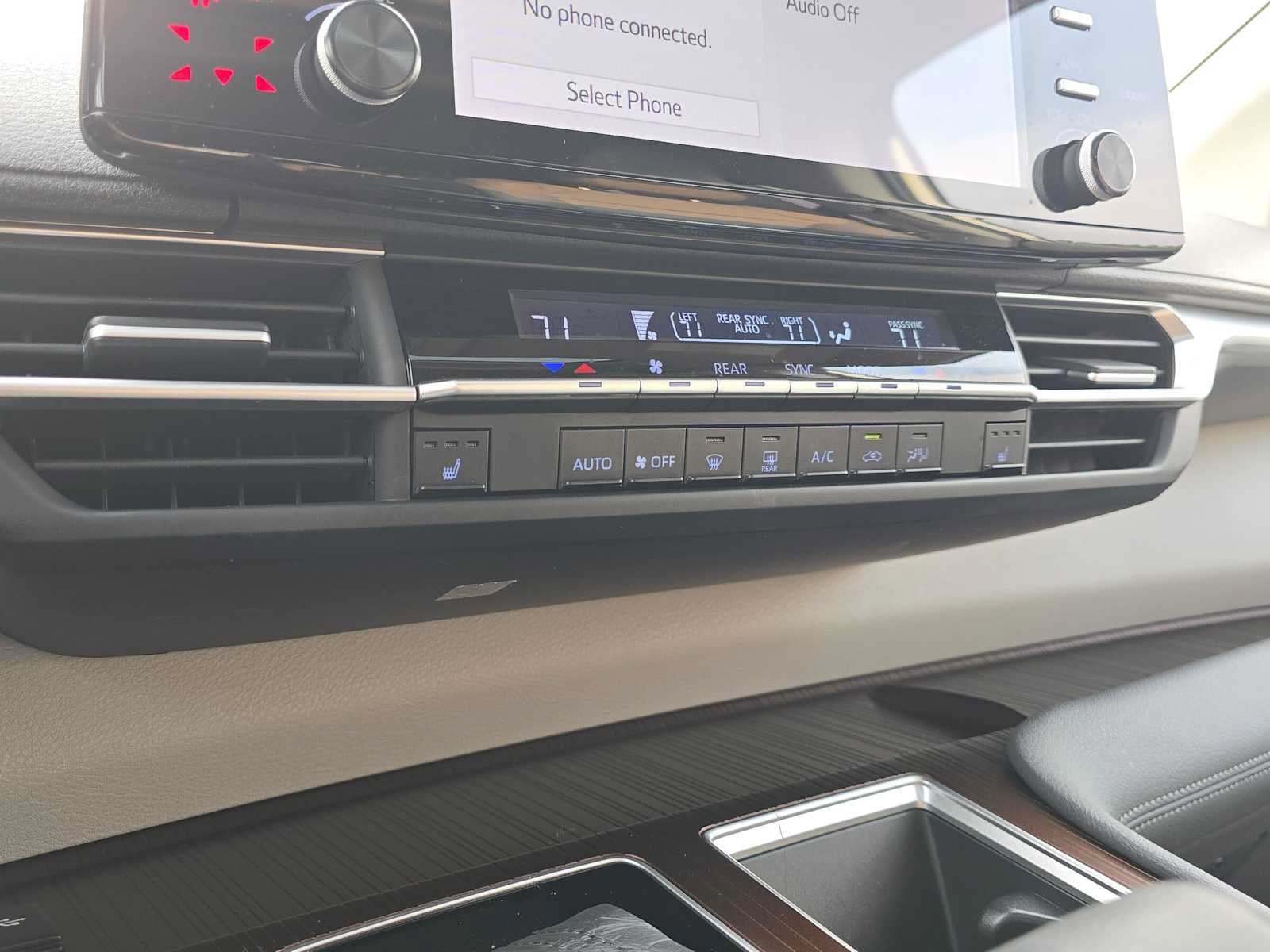 Certified 2021 Toyota Sienna XLE FWD image 35