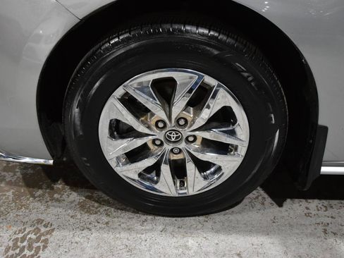 Used 2022 Toyota Sienna XLE image 55