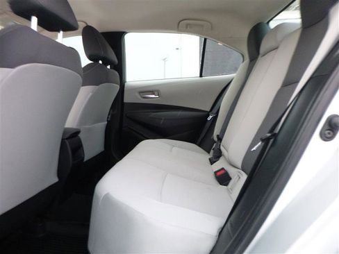 Used 2021 Toyota Corolla LE image 6