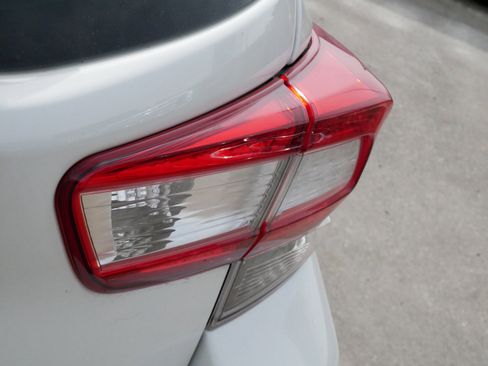 Used 2019 Subaru Crosstrek 2.0i Premium w/ Moonroof Package image 17