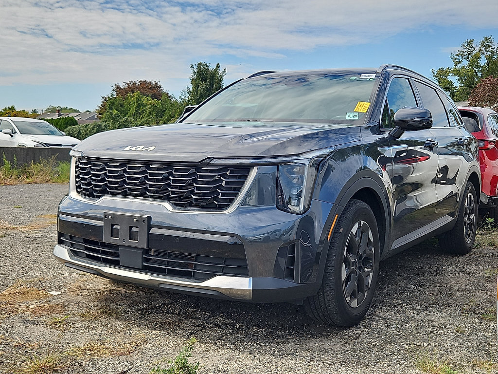 Certified 2024 Kia Sorento S FWD image 3