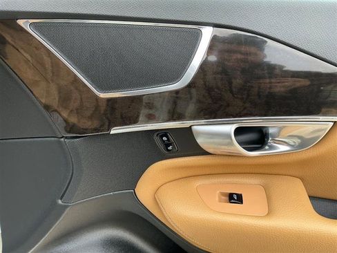 Used 2018 Volvo XC90 T6 Momentum w/ Momentum Plus Package image 36