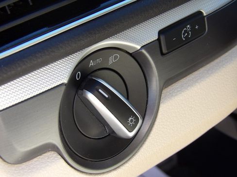 Used 2017 Volkswagen Passat 1.8T R-Line image 15