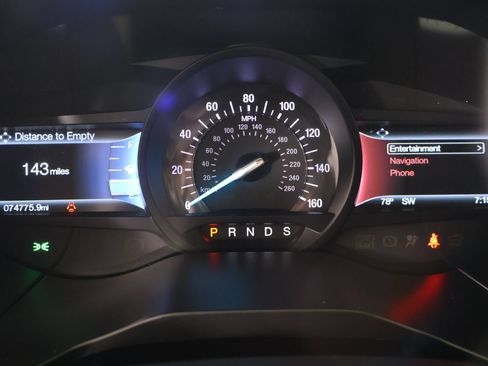 Used 2018 Ford Edge Titanium w/ Equipment Group 302A FWD image 4