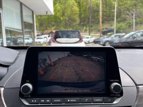 Used 2025 Nissan Altima 2.5 SV FWD image 25