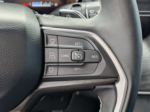Used 2024 Jeep Grand Cherokee Limited w/ Black Appearance Package AWD/4WD image 20