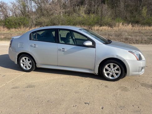 Used 2010 Nissan Sentra 2.0 SR w/ Convenience Pkg image 5