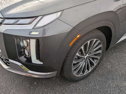 Used 2024 Hyundai Palisade Calligraphy image 11