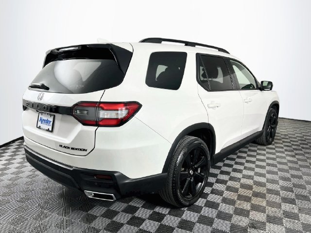 Used 2025 Honda Pilot Black Edition image 7