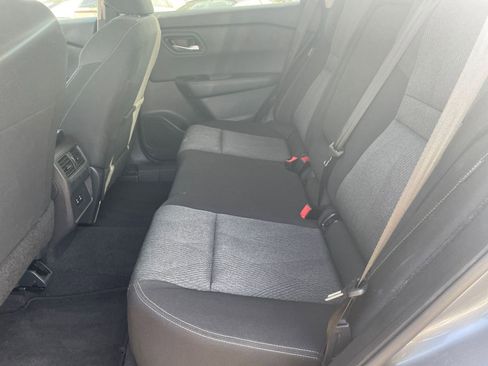 Used 2025 Nissan Rogue SV image 28