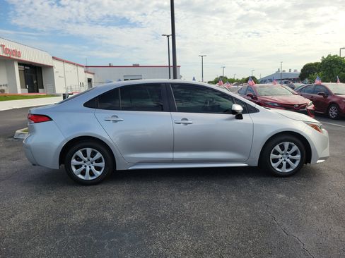 Used 2022 Toyota Corolla LE FWD image 13
