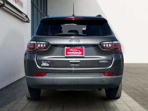 Used 2018 Jeep Compass Latitude image 5