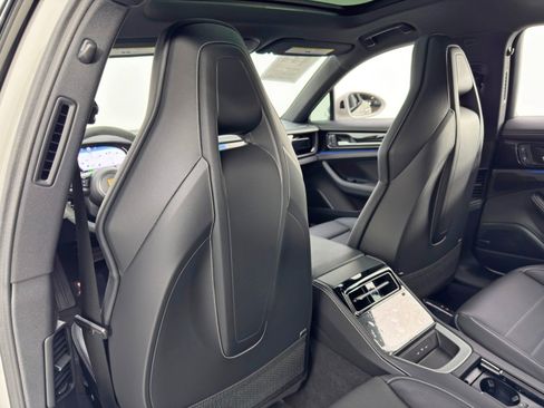 Used 2025 Porsche Panamera 4S AWD/4WD image 37