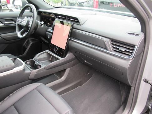 Used 2025 GMC Terrain Elevation w/ Elevation Premium Package AWD/4WD image 11