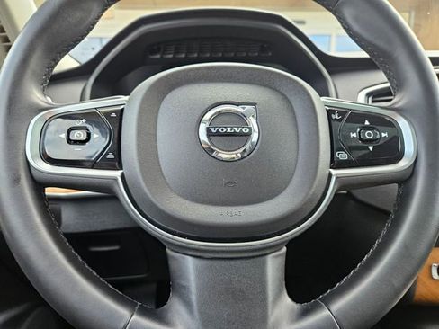 Certified 2023 Volvo XC90 T8 Plus AWD/4WD image 21