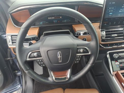 Used 2022 Lincoln Navigator Reserve image 17