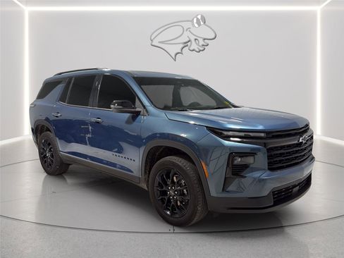 Used 2025 Chevrolet Traverse LT w/ Midnight/Sport Edition FWD image 7