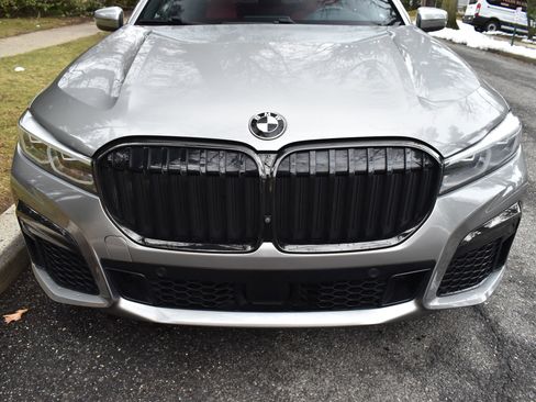 Used 2021 BMW 750i xDrive w/ Executive Package image 14