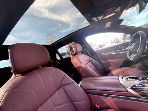 Used 2025 BMW 740i 740i w/ Premium Package image 24