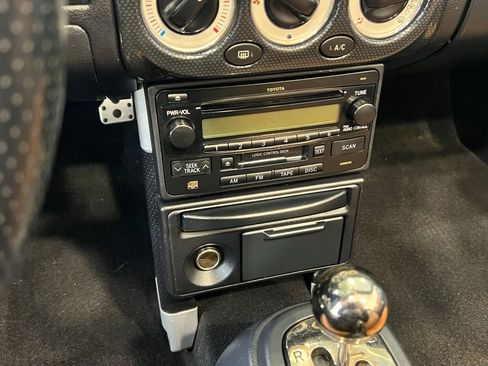 Used 2003 Toyota MR2 image 18