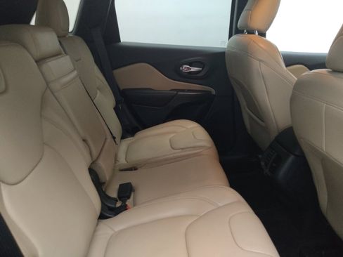 Used 2016 Jeep Cherokee Limited image 19