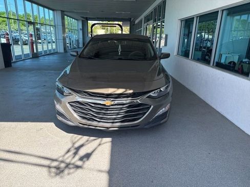 Used 2020 Chevrolet Malibu LT FWD image 2
