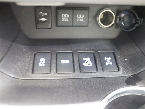 Used 2018 Toyota Highlander XLE AWD/4WD image 39