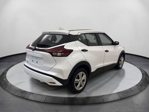 Used 2022 Nissan Kicks S FWD image 5