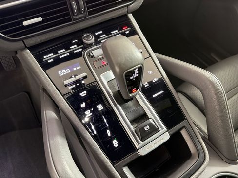 Used 2021 Porsche Cayenne E-Hybrid AWD/4WD image 19