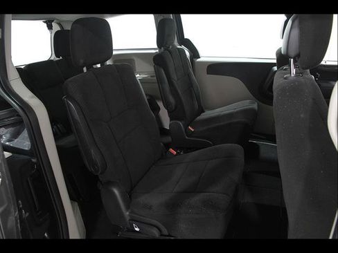 Used 2016 Dodge Grand Caravan American Value Package FWD image 15