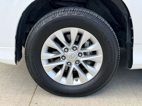 Used 2018 Lexus GX 460 Premium w/ Premium Package image 30