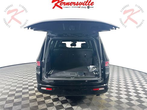 New 2025 Jeep Wagoneer L Series II w/ Convenience Group I image 16