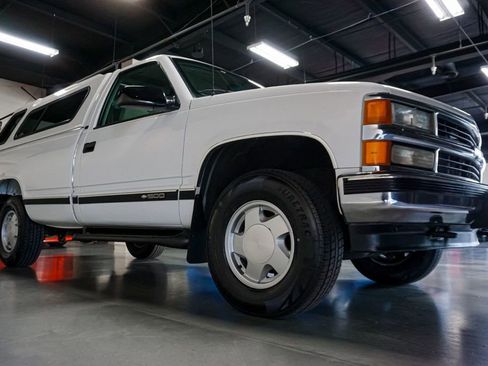 Used 1998 Chevrolet Silverado 1500 4x4 Regular Cab w/ Preferred Equipment Group 2 image 2