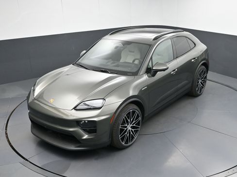 Certified 2024 Porsche Macan 4 Electric image 32