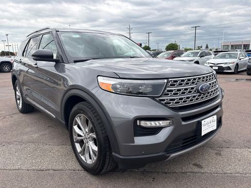 Used 2021 Ford Explorer Limited w/ Equipment Group 301A AWD/4WD image 3