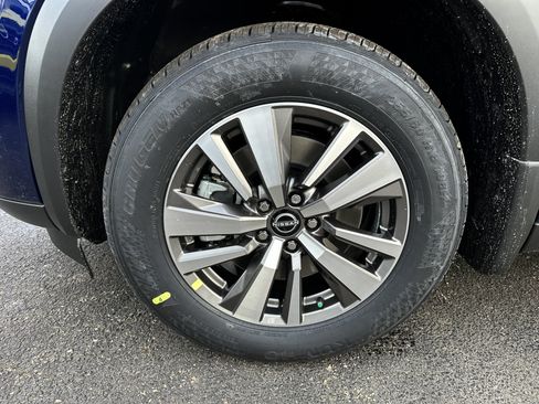 New 2026 Nissan Pathfinder SL image 13