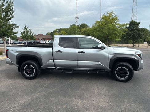 Used 2024 Toyota Tacoma TRD Off-Road w/ TRD Off Road Premium Package AWD/4WD image 9
