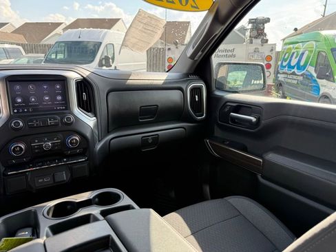 Used 2022 Chevrolet Silverado 1500 LT AWD/4WD image 37