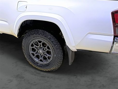 Used 2018 Toyota Tacoma SR5 image 9