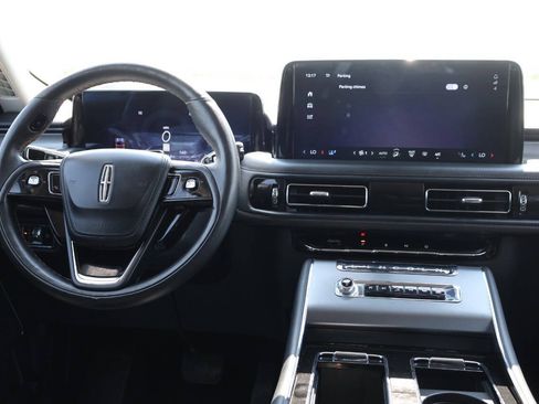 Used 2025 Lincoln Aviator AWD image 25
