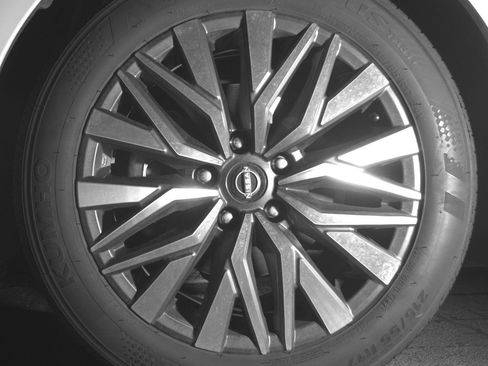 Used 2025 Nissan Altima 2.5 SV FWD image 12