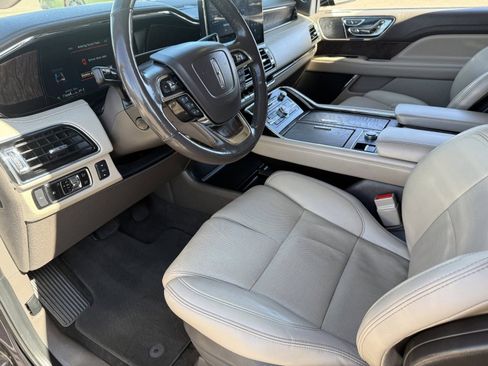 Used 2023 Lincoln Navigator Reserve image 19