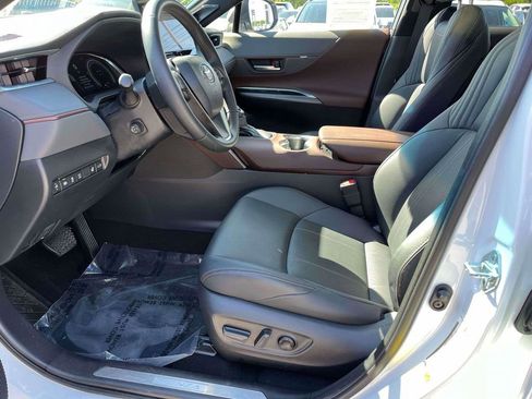 Used 2023 Toyota Venza Limited AWD/4WD image 16